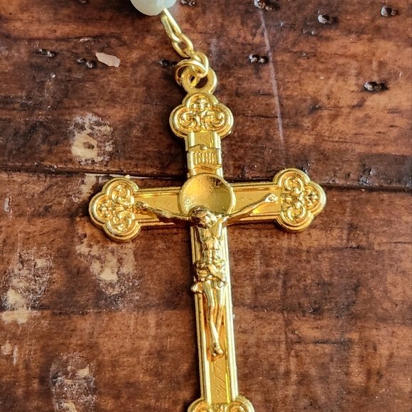 White & Gold Tone "Purity" Catholic Religious Christianity Rosary necklace. - Picture 2 of 6